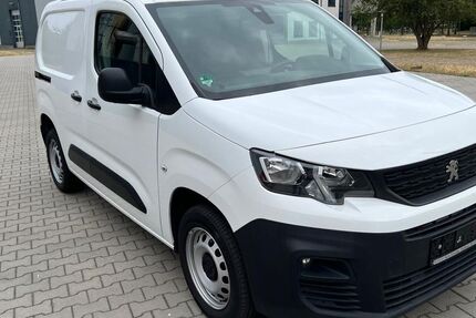 Peugeot Partner 136.000 km 10.800 &euro; Gladbeck 45966