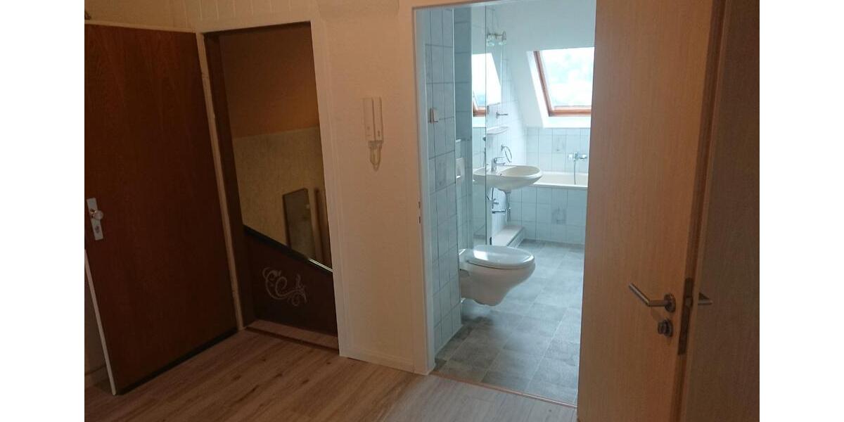 Dachgeschoßwohnung Solingen Wald - 2 Zimmer, 78 m&sup2;, 650&euro; | Angebot:27553825