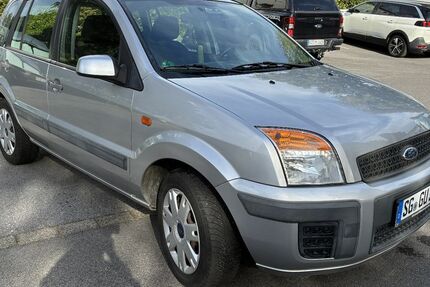 Ford Fusion 51.500 km 3.300 &euro; Solingen 42657