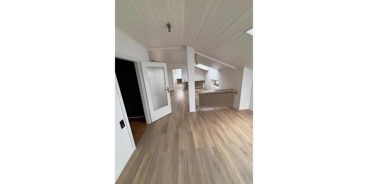 Dachgeschoßwohnung Wuppertal Arrenberg - 3 Zimmer, 82 m&sup2;, 750&euro; | Angebot:27556794