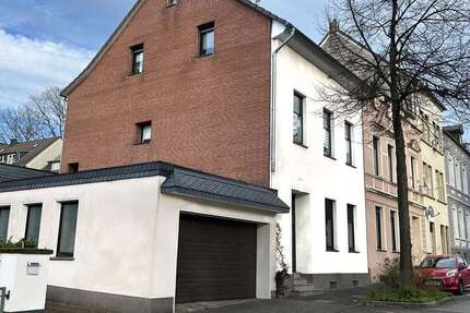 Haus Solingen Mitte - 7 Zimmer, 145 m&sup2;, 335.000&euro; | Angebot:24339163