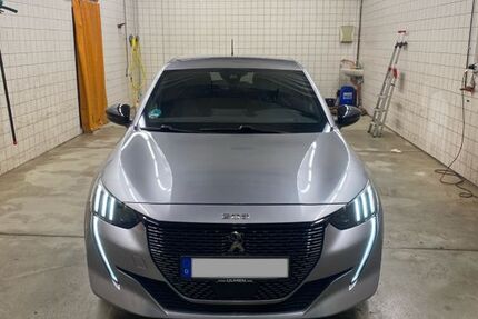 Peugeot 208 50.000 km 14.000 &euro; Heiligenhaus 42579