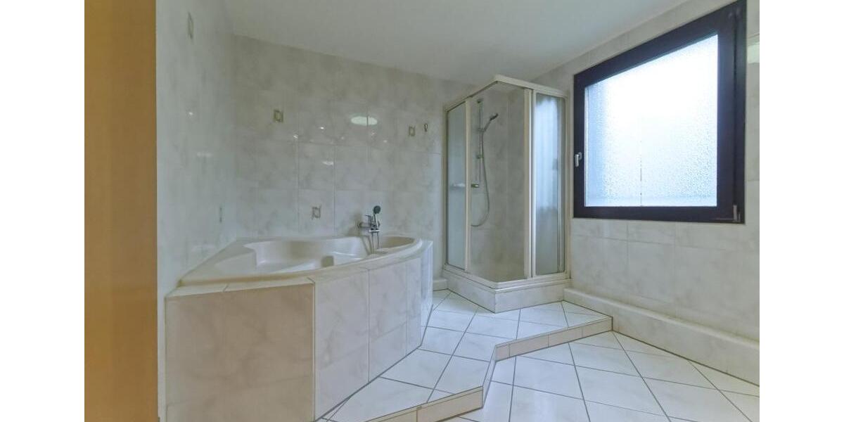 Dachgeschoßwohnung Oberhausen Biefang - 4 Zimmer, 97 m&sup2;, 217.000&euro; | Angebot:27224333