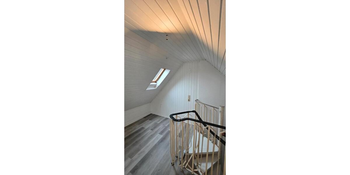 Dachgeschoßwohnung Wuppertal Arrenberg - 2 Zimmer, 75 m&sup2;, 630&euro; | Angebot:25125200