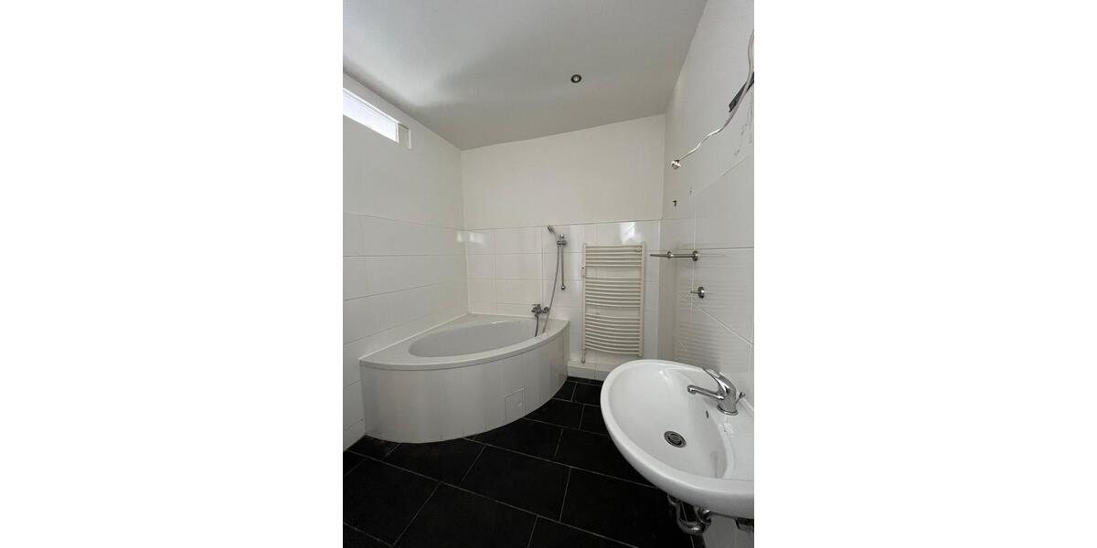 Erdgeschoßwohnung Essen Stadtbezirk IV - 3.5 Zimmer, 80 m&sup2;, 550&euro; | Angebot:24610633