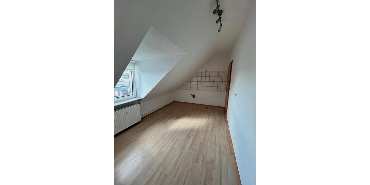 Dachgeschoßwohnung Schwelm - 5 Zimmer, 112 m&sup2;, 670&euro; | Angebot:27542043
