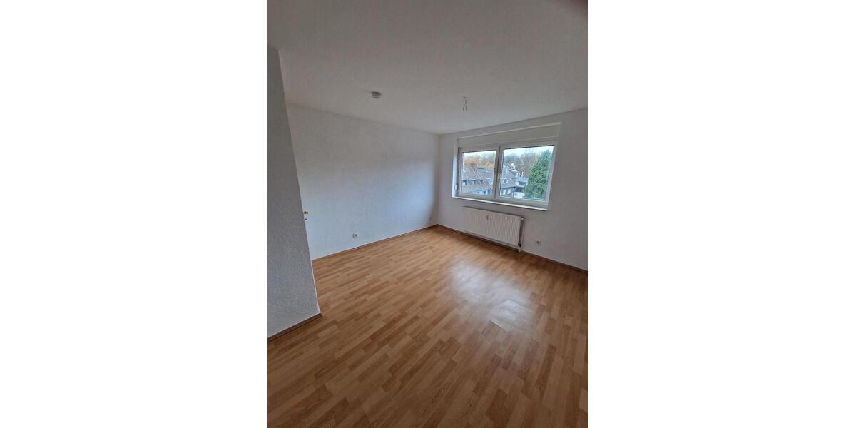 Dachgeschoßwohnung Duisburg Mittelmeiderich - 3.5 Zimmer, 144 m&sup2;, 250.000&euro; | Angebot:23595768