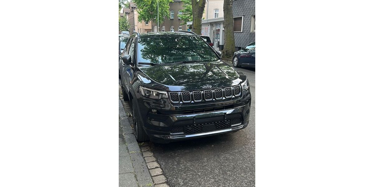 Jeep Compass 53.000 km 22.900 &euro; Duisburg 47166