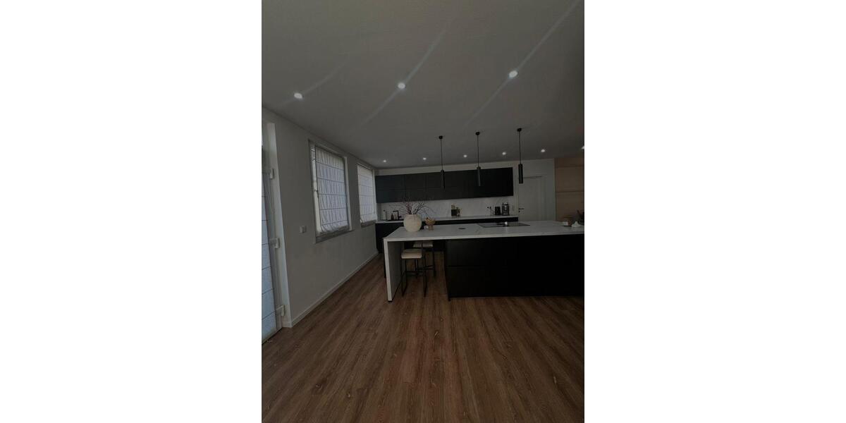 Bungalow Solingen Mitte - 4 Zimmer, 170 m&sup2;, 2.100&euro; | Angebot:27569773
