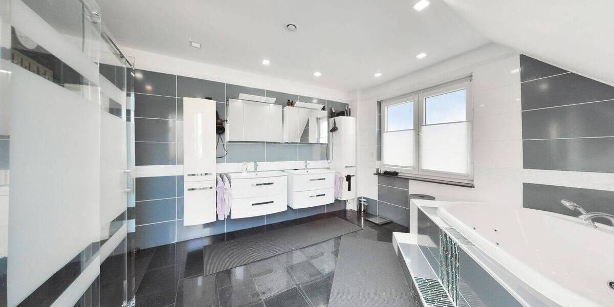 Einfamilienhaus Burscheid - 4 Zimmer, 142 m&sup2;, 599.000&euro; | Angebot:26806486
