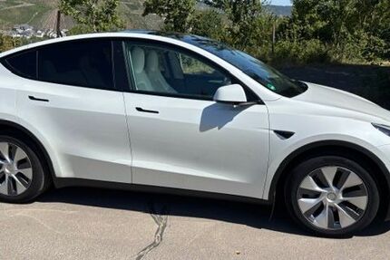 Tesla Model Y 73.500 km 35.800 &euro; Duisburg 47259
