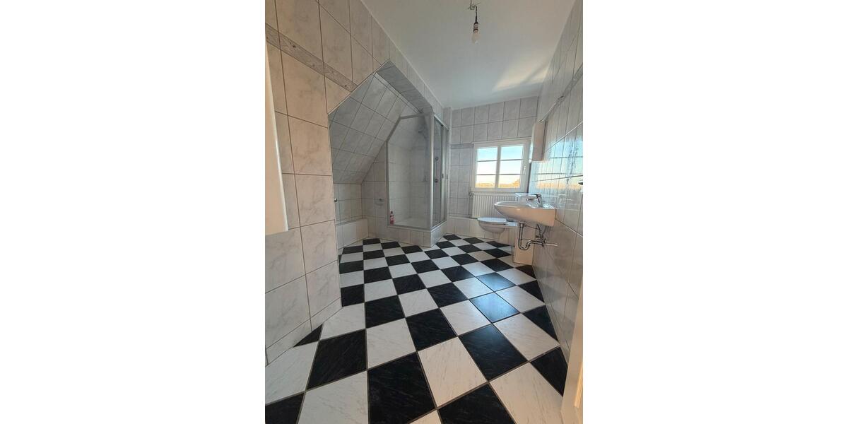 Dachgeschoßwohnung Remscheid Lüttringhausen - 2 Zimmer, 63 m&sup2;, 500&euro; | Angebot:25994220