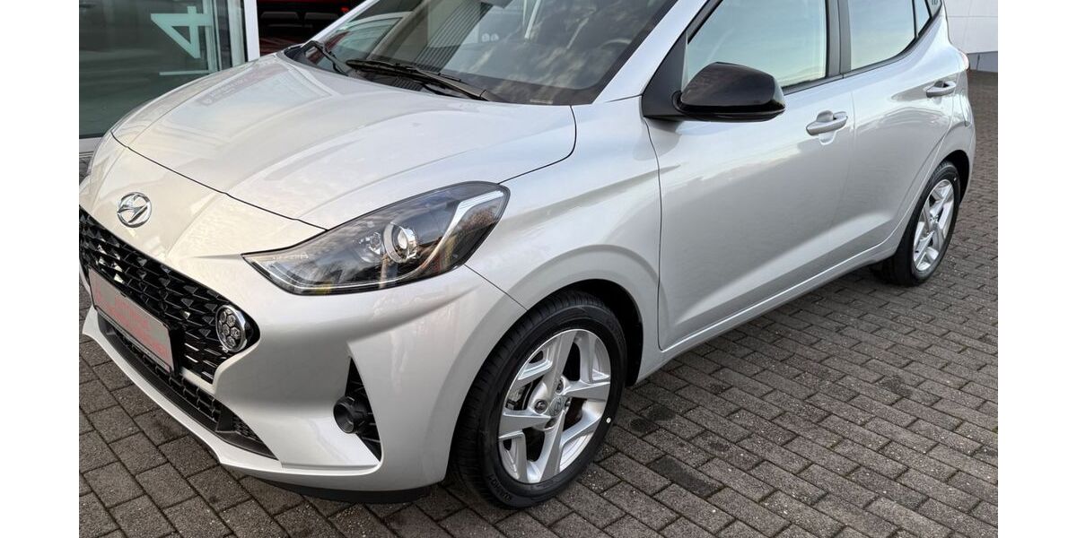 Hyundai i10 9.402 km 14.666 &euro; Radevormwald 42477
