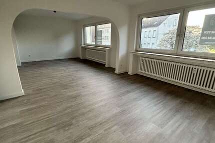 Wohnung Oberhausen Schmachtendorf - 3 Zimmer, 82 m&sup2;, 2.200&euro; | Angebot:25980157