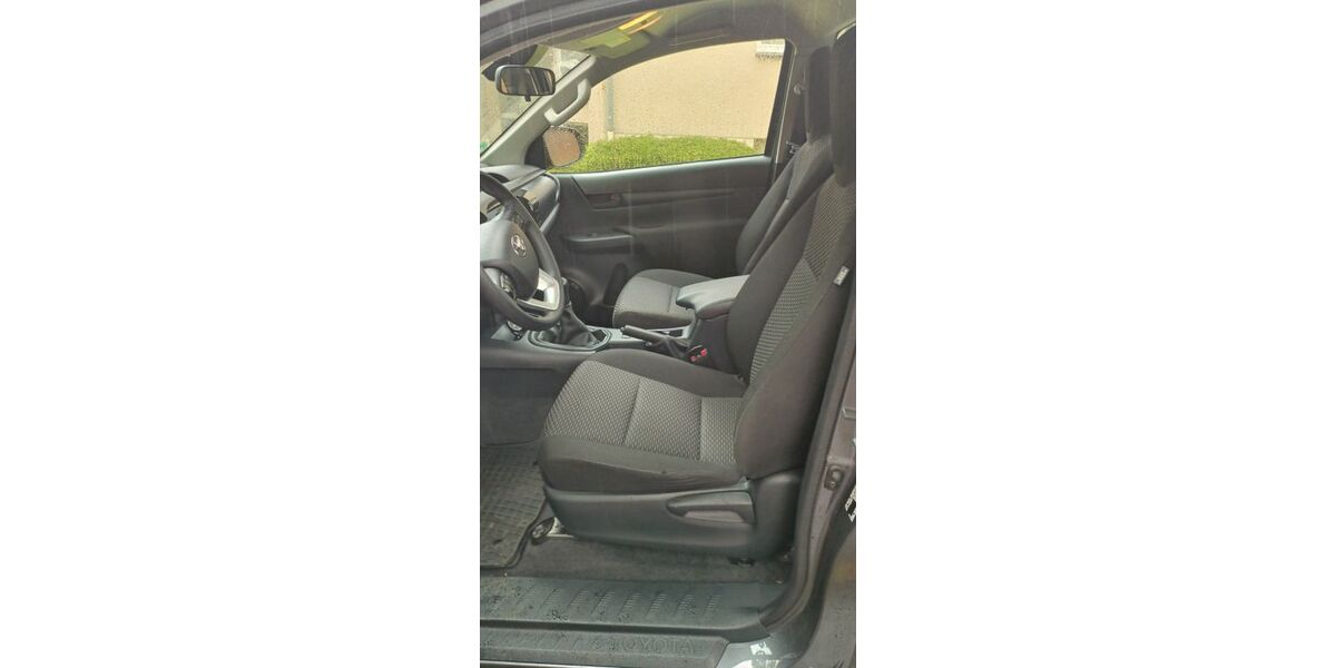 Toyota Hilux 53.500 km 33.000 &euro; Bochum 44892