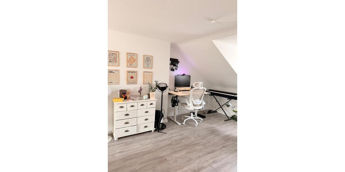 Dachgeschoßwohnung Essen Stadtbezirk IX - 2.5 Zimmer, 60 m&sup2;, 570&euro; | Angebot:25875982