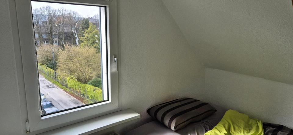 Dachgeschoßwohnung Wuppertal Gemarkung Langerfeld - 1.5 Zimmer, 30 m&sup2;, 325&euro; | Angebot:26003956