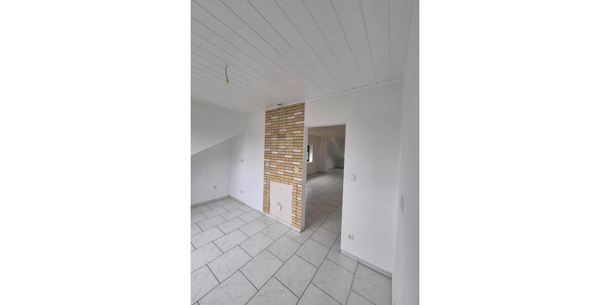 Dachgeschoßwohnung Duisburg Hochheide - 2 Zimmer, 90 m&sup2;, 896&euro; | Angebot:25613644