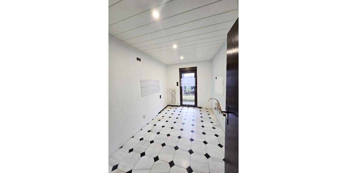 Etagenwohnung Duisburg Hamborn - 2.5 Zimmer, 96 m&sup2;, 780&euro; | Angebot:25918597