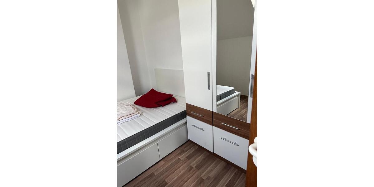 Dachgeschoßwohnung Düsseldorf Stadtbezirk 6 - 3 Zimmer, 55 m&sup2;, 1.300&euro; | Angebot:25906216