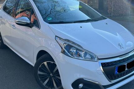 Peugeot 208 141.000 km 5.900 &euro; Essen 45329