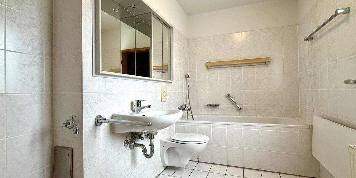 Etagenwohnung Düsseldorf Holthausen - 3 Zimmer, 84 m&sup2;, 348.000&euro; | Angebot:25743684