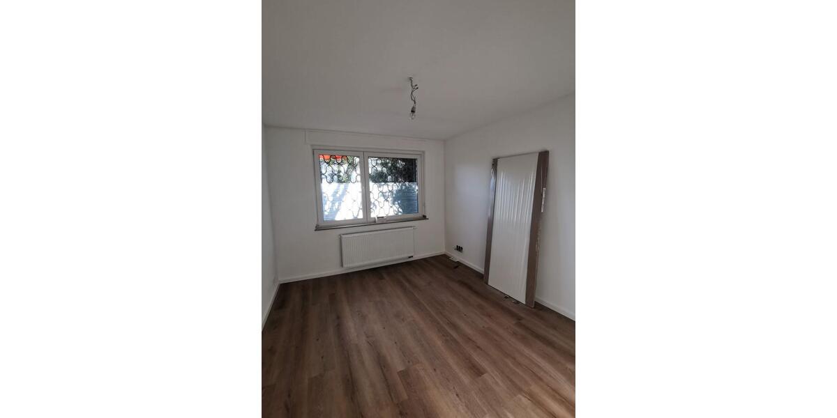 Erdgeschoßwohnung Hilden - 6 Zimmer, 155 m&sup2;, 2.050&euro; | Angebot:25793393