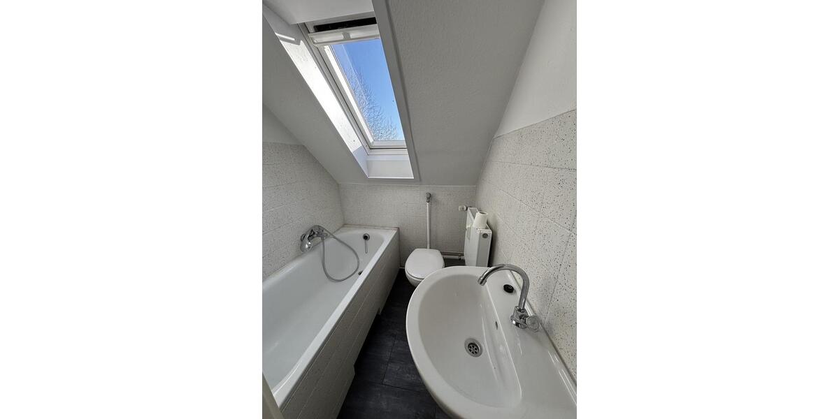 Dachgeschoßwohnung Essen Stadtbezirk V - 2.5 Zimmer, 30 m&sup2;, 276&euro; | Angebot:25962705