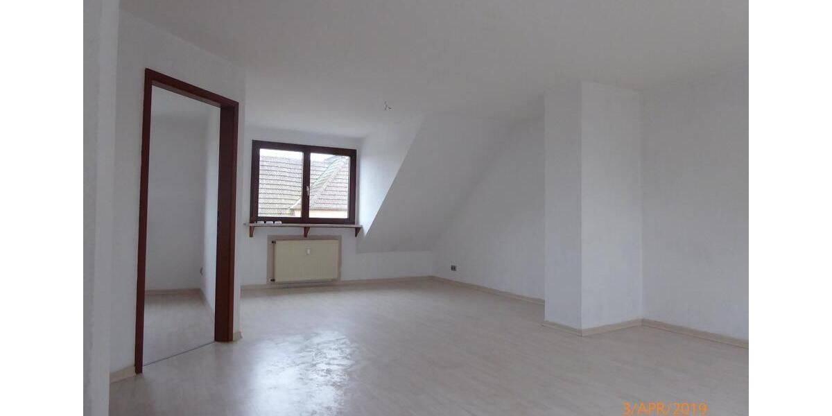 Dachgeschoßwohnung Duisburg Mittelmeiderich - 2.5 Zimmer, 70 m&sup2;, 585&euro; | Angebot:27568653