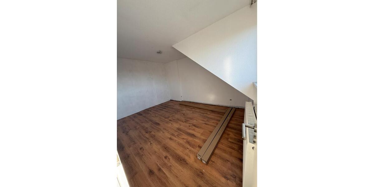 Dachgeschoßwohnung Gelsenkirchen Gelsenkirchen-Nord - 2 Zimmer, 77 m&sup2;, 450&euro; | Angebot:26005024
