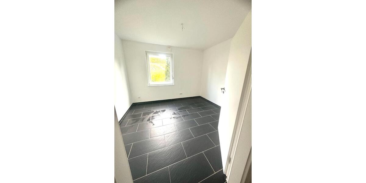 Erdgeschoßwohnung Wülfrath - 3 Zimmer, 96 m&sup2;, 1.180&euro; | Angebot:25918616