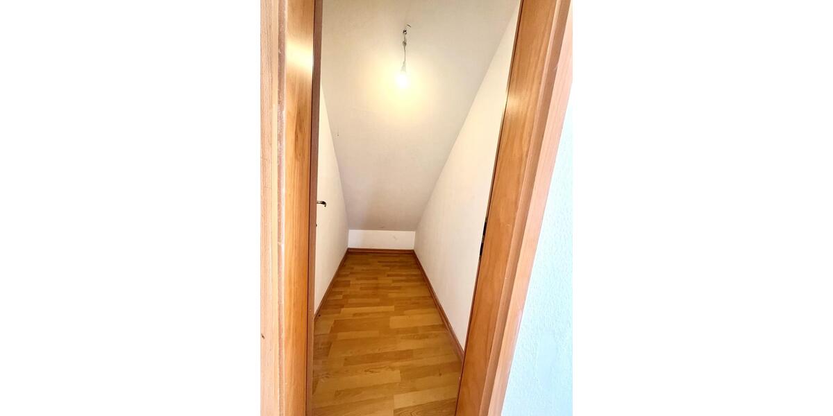 Dachgeschoßwohnung Essen Stadtbezirk III - 2 Zimmer, 73 m&sup2;, 138.000&euro; | Angebot:24840852