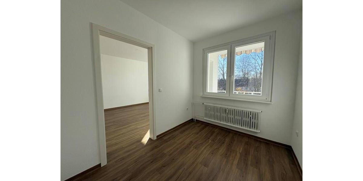 Erdgeschoßwohnung Essen Stadtbezirk VI - 3 Zimmer, 64 m&sup2;, 649&euro; | Angebot:25881172