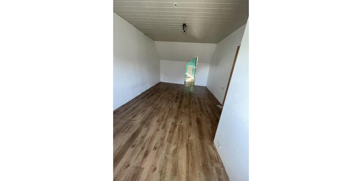 Dachgeschoßwohnung Herne - 9 Zimmer, 180 m&sup2;, 1.530&euro; | Angebot:26126992
