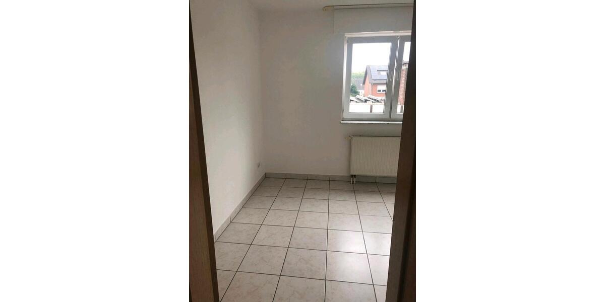 Etagenwohnung Duisburg Hochheide - 3 Zimmer, 75 m&sup2;, 900&euro; | Angebot:26039385