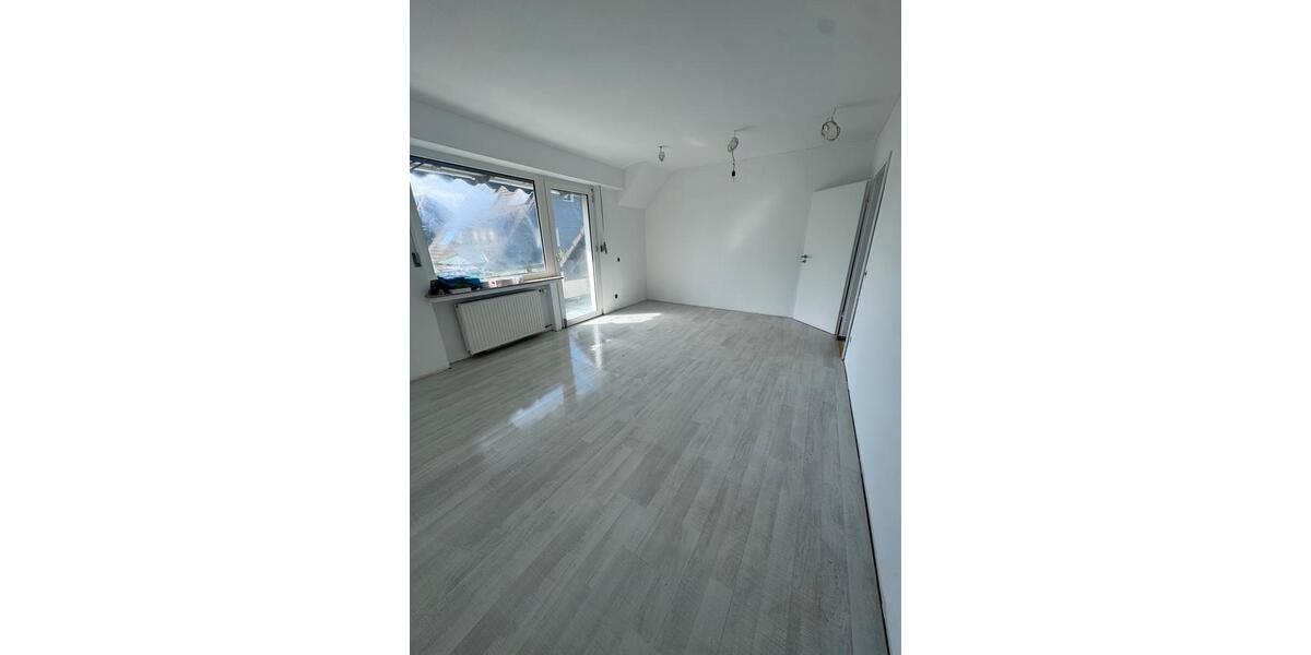 Etagenwohnung Burscheid - 4 Zimmer, 125 m&sup2;, 1.450&euro; | Angebot:25961222