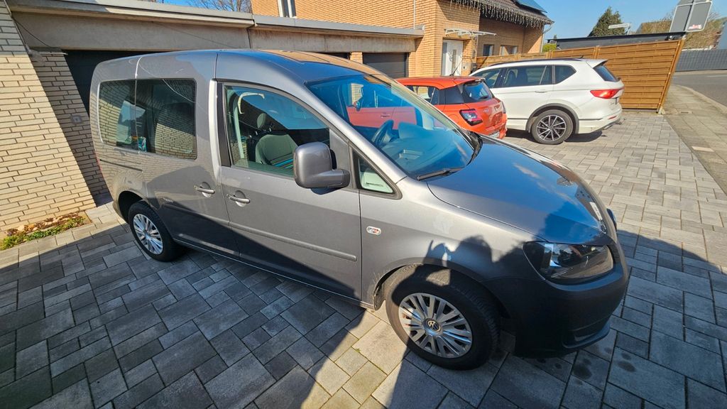VW Caddy 114.000 km 9.890 &euro; Neuss 41470