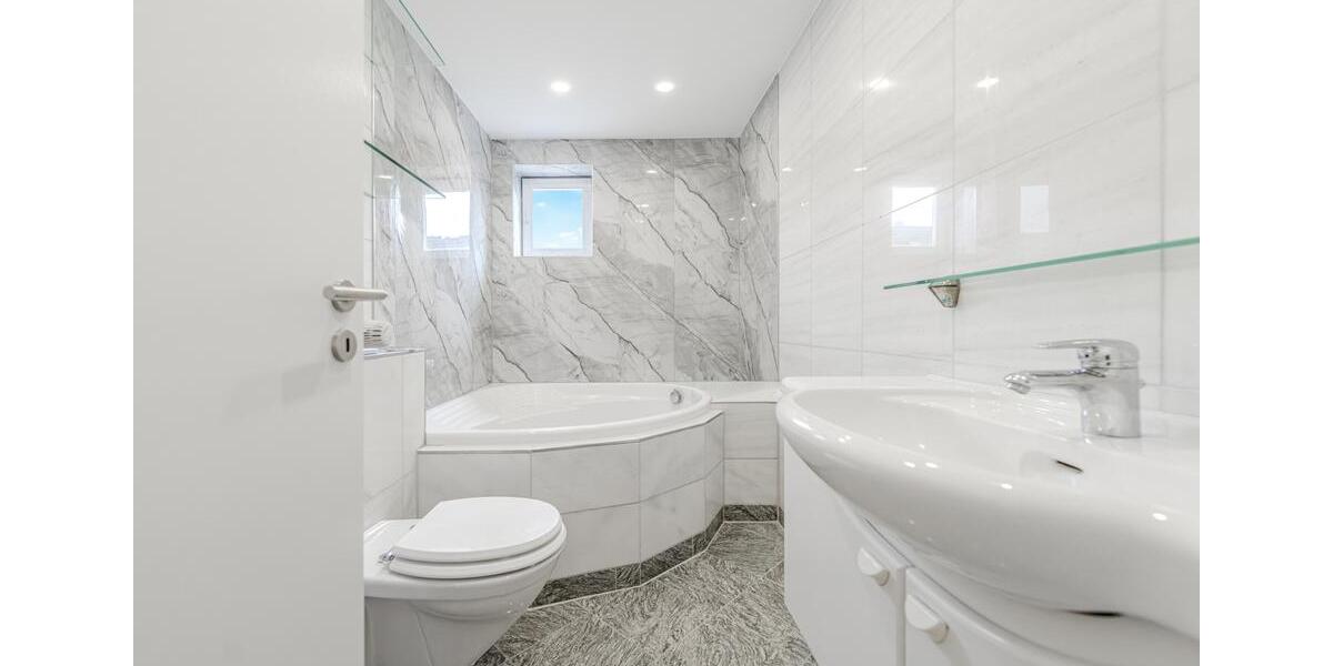 Dachgeschoßwohnung Düsseldorf Derendorf - 2 Zimmer, 95 m&sup2;, 1.615&euro; | Angebot:25790793