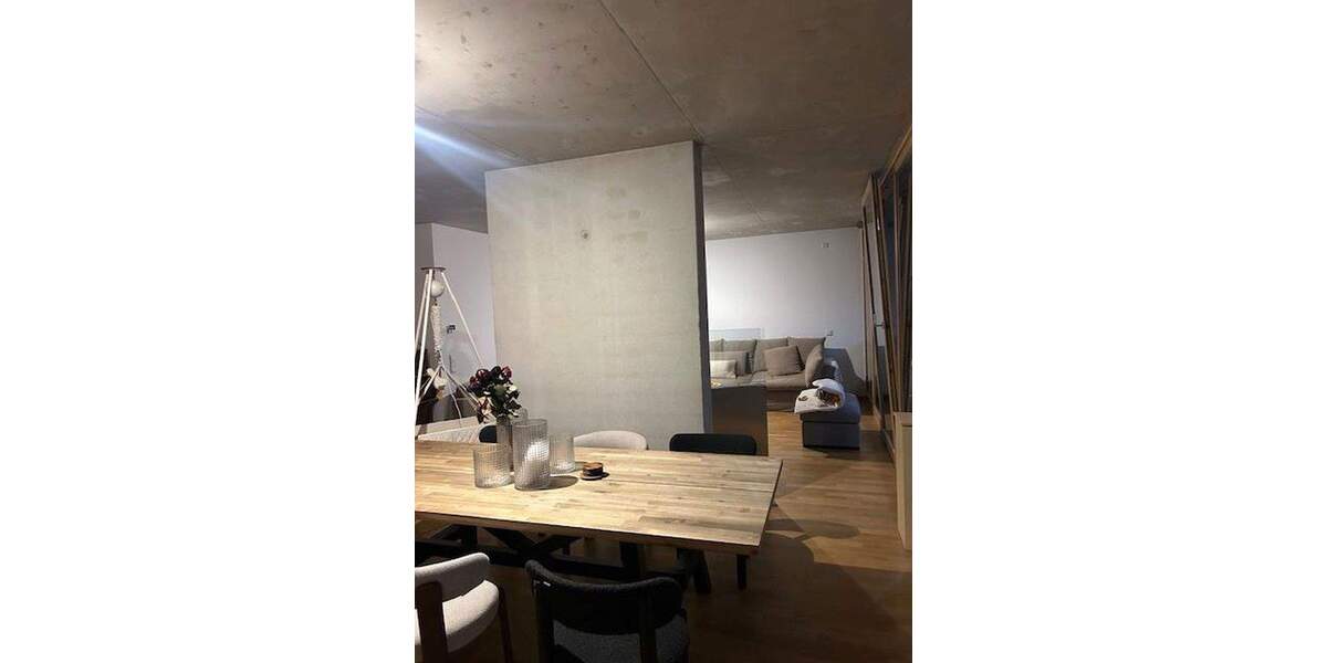 Etagenwohnung Düsseldorf Friedrichstadt - 2 Zimmer, 93 m&sup2;, 1.674&euro; | Angebot:25760537