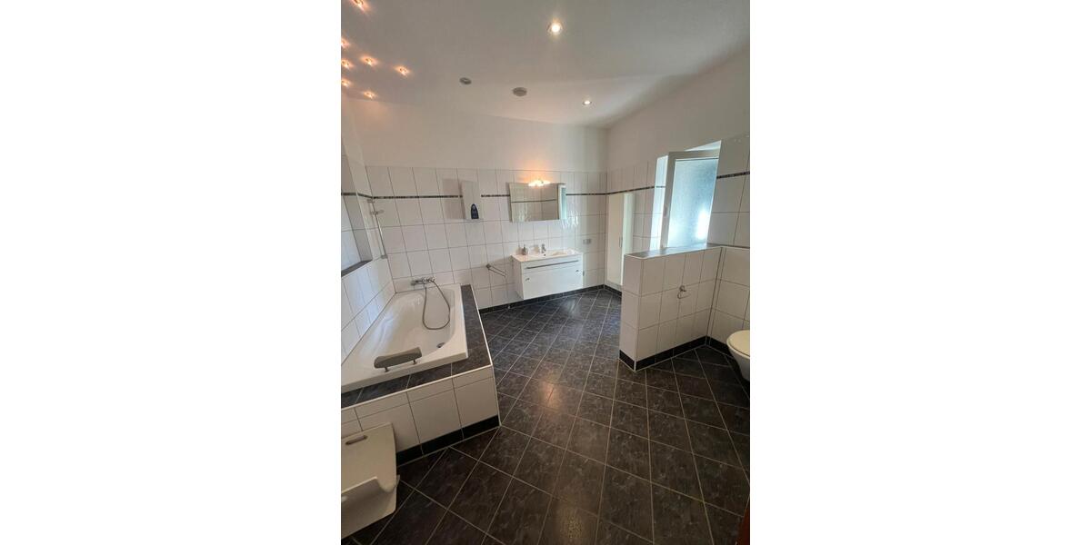 Einfamilienhaus Duisburg Mittelmeiderich - 5.5 Zimmer, 160 m&sup2;, 369.000&euro; | Angebot:27519769
