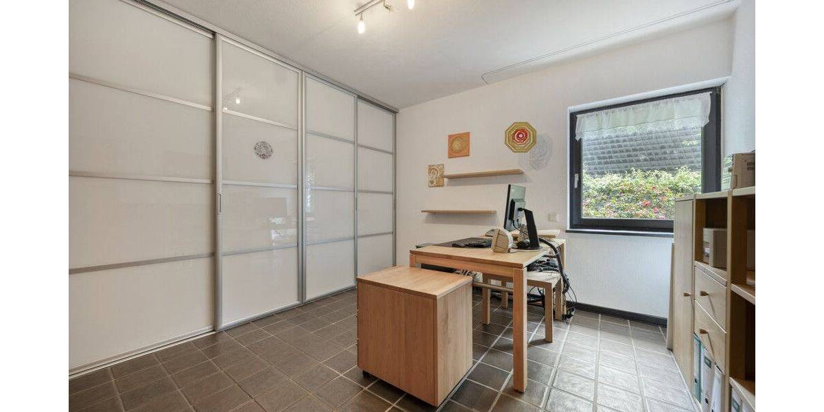 Großzügiges Einfamilienhaus mit einer Einheit für ein stilles Gewerbe - Einfamilienhaus Radevormwald Innenstadt | Angebot:26894787