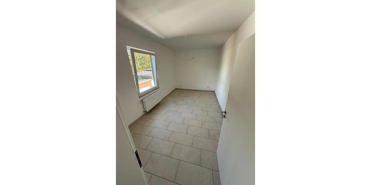 Etagenwohnung Duisburg Angerhausen - 4 Zimmer, 120 m&sup2;, 1.440&euro; | Angebot:27570424