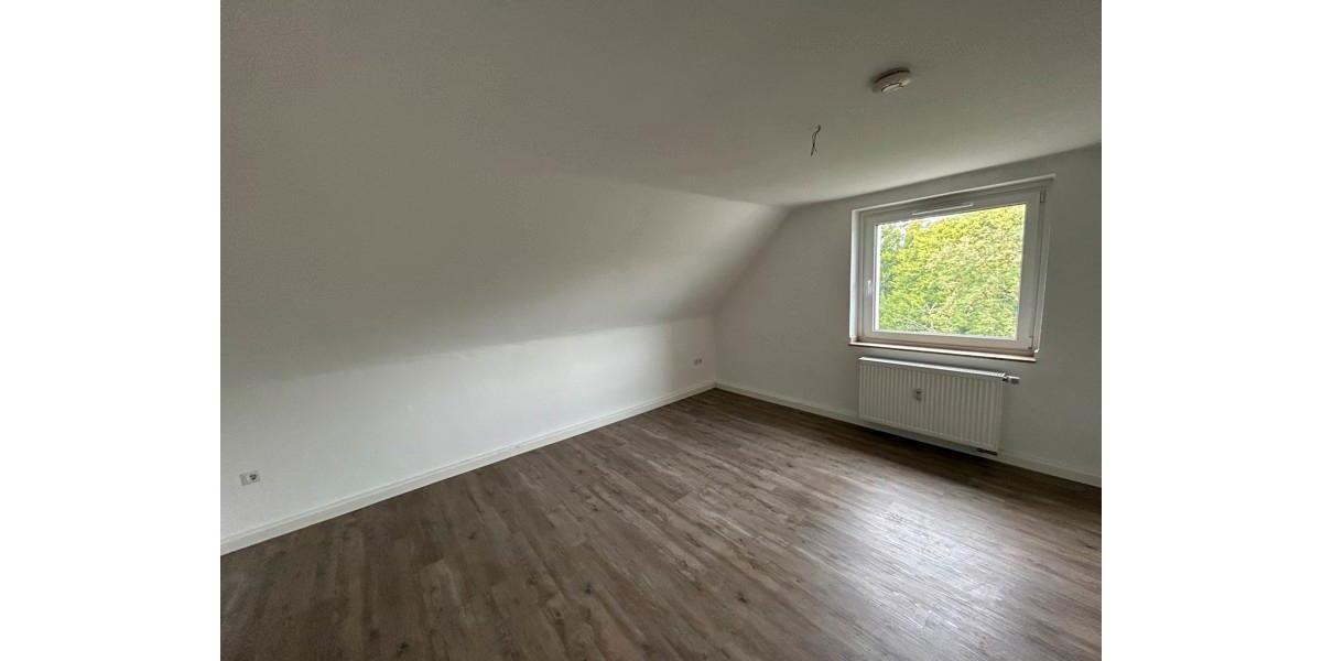 Dachgeschoßwohnung Essen Stadtbezirk VI - 3 Zimmer, 72 m&sup2;, 548&euro; | Angebot:26275256