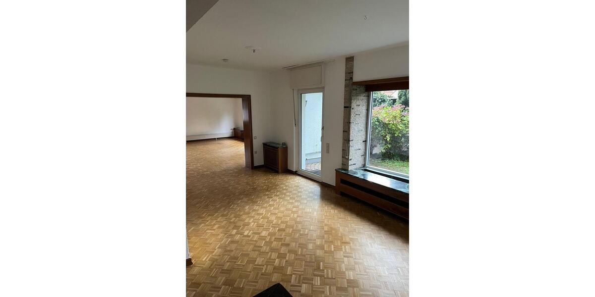 Erdgeschoßwohnung Remscheid - 3 Zimmer, 175 m&sup2;, 1.180&euro; | Angebot:24373427