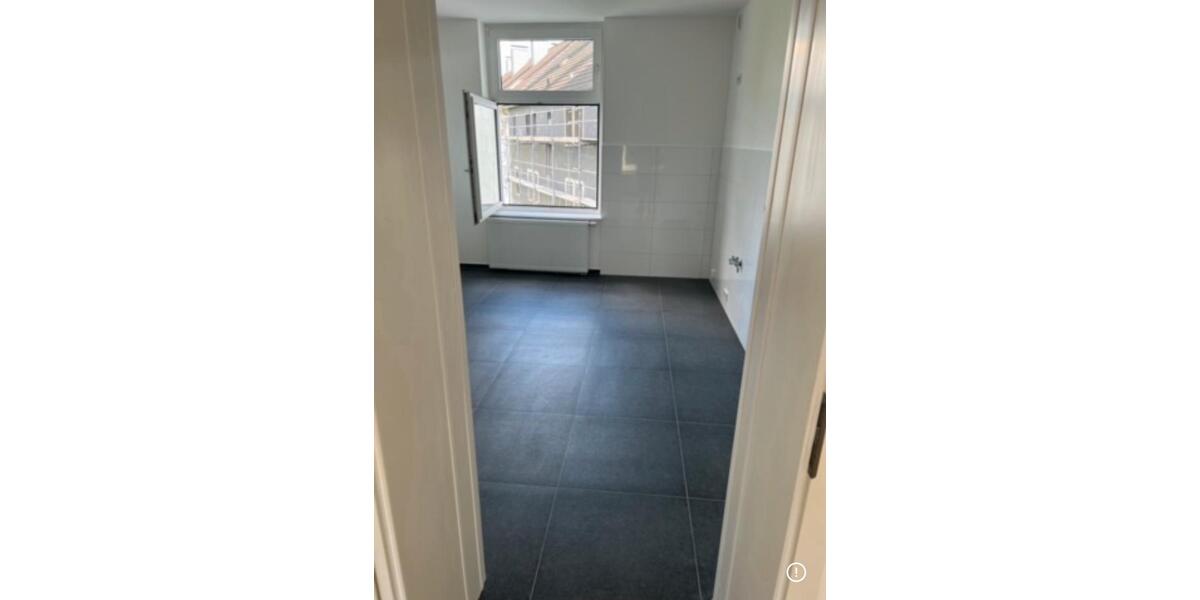 Etagenwohnung Remscheid Gemarkung Bergisch Born - 4 Zimmer, 135 m&sup2;, 1.700&euro; | Angebot:27536393