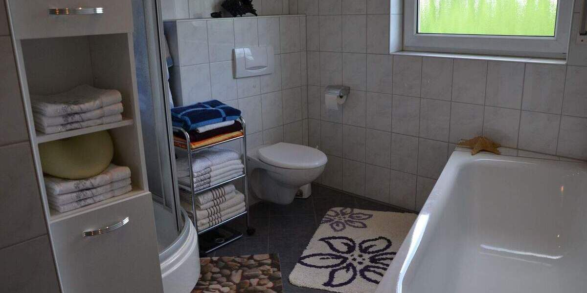 Etagenwohnung Düsseldorf Unterrath - 4 Zimmer, 99 m&sup2;, 1.450&euro; | Angebot:25970683