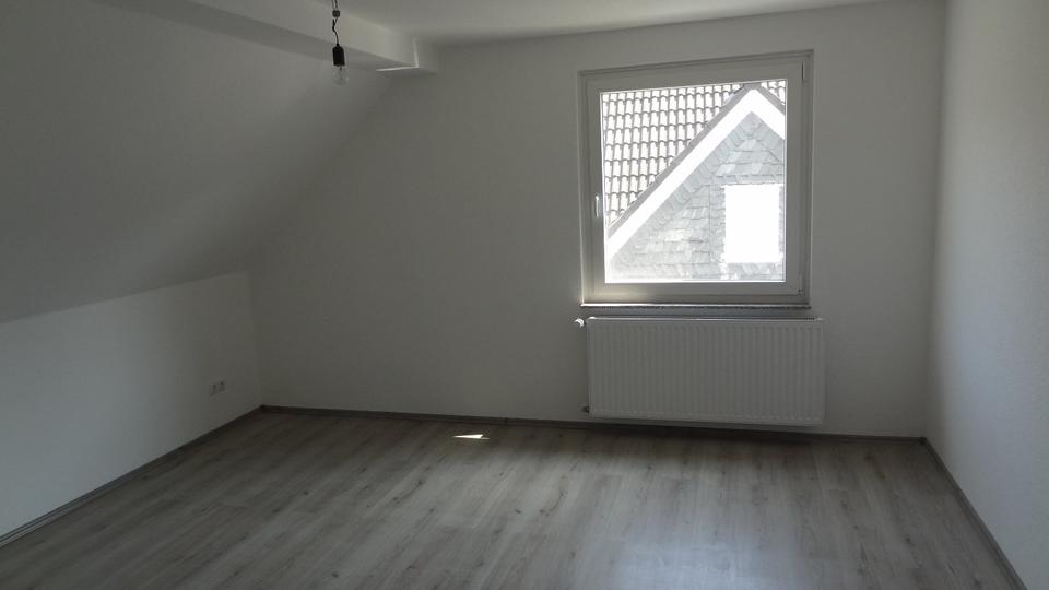 Dachgeschoßwohnung Velbert Langenberg - 1 Zimmer, 32 m&sup2;, 270&euro; | Angebot:25054609