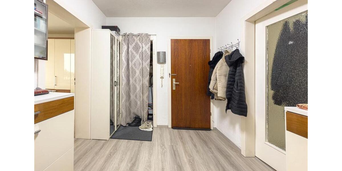 Etagenwohnung Neuss - 3 Zimmer, 70 m&sup2;, 1.050&euro; | Angebot:26039561