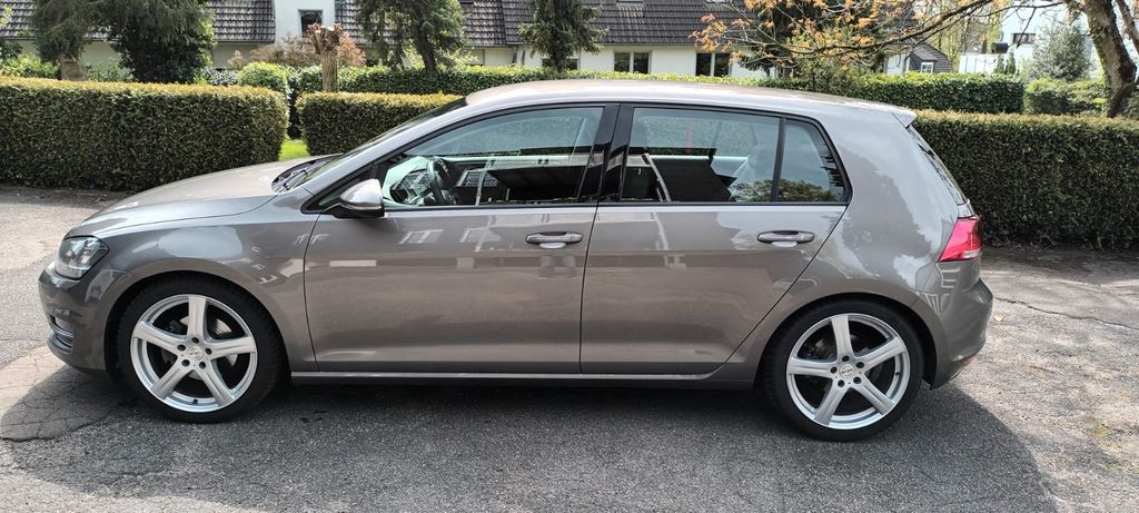 VW Golf 113.000 km 8.750 &euro; Burscheid 51399