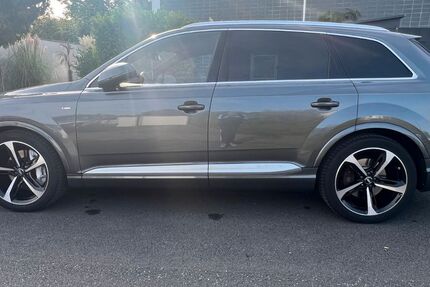 Audi Q7 216.000 km 24.700 &euro; Duisburg 47249